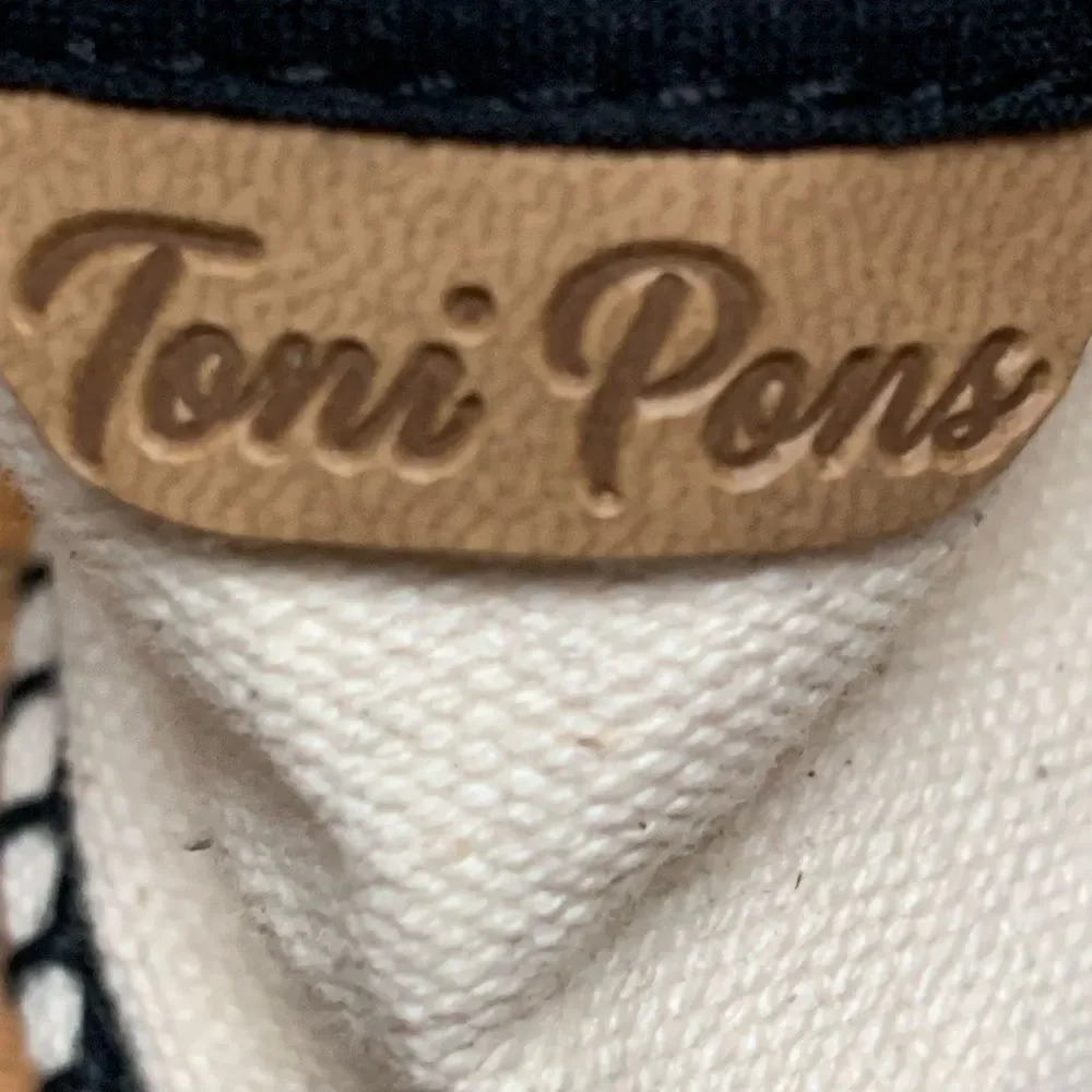NWOT Toni Pons Cream and Black Espadrilles with Woven Fabric and Rope Soles